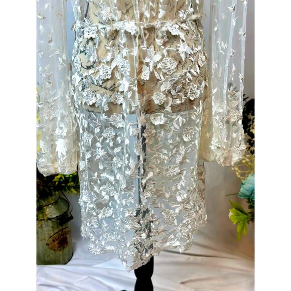 Le Rose Maya Lace Mid Thigh Open Front Robe White S/M - Picture 14 of 16